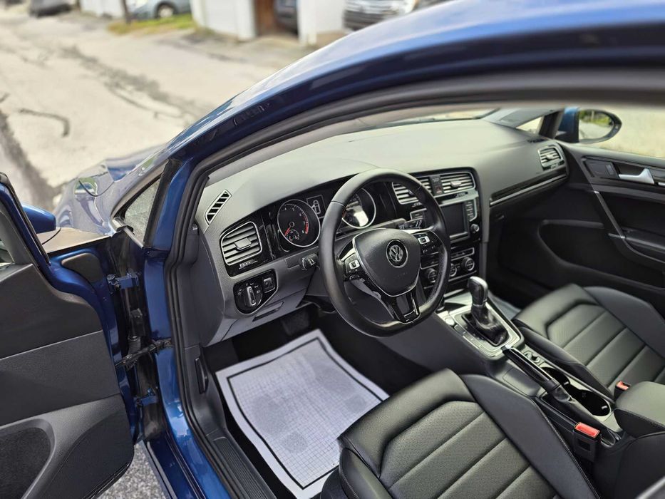 Volkswagen Golf      2017