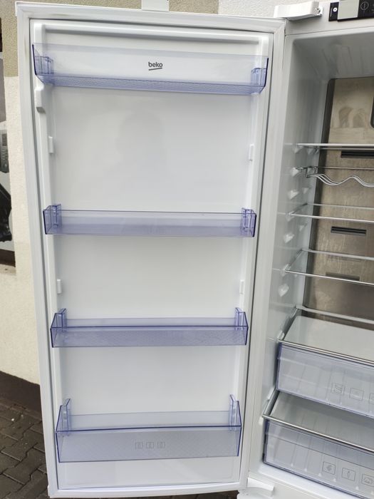 Холодильник BEKO 193 cm ,NOFROST, з Європи. Під забудову, вмонтування