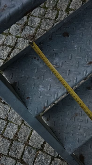 Escada em ferro metalizada