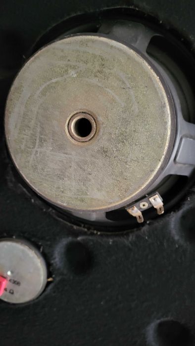 4 głośniki z tylną półką samochodową lub na odwrót