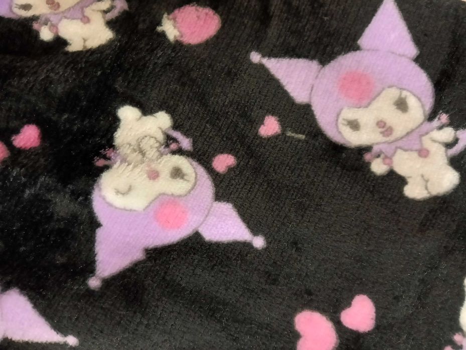 Czarne spodnie polarowe Kuromi z Hello Kitty rozmiar M dla młodzieży