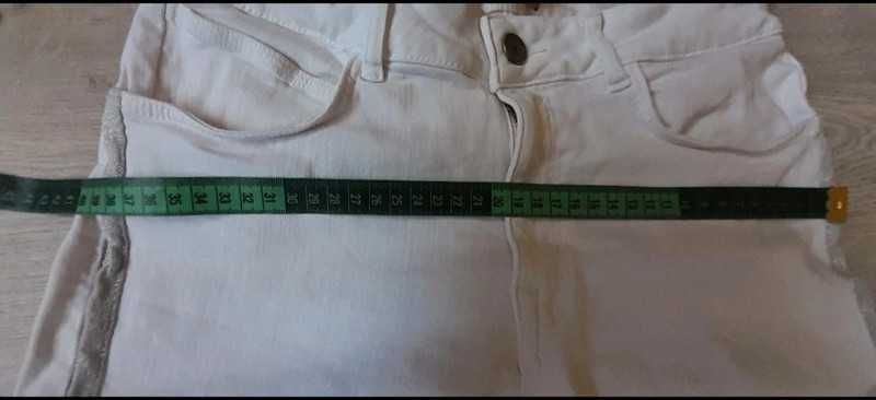 Spodnie damskie na lato ,białe ze srebrnymi lampasami .Zara Basic