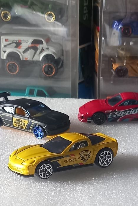 12 Corvette z06 Hot Wheels