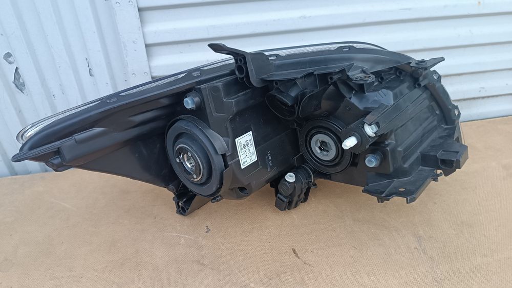Vendo farol esquerdo de Toyota Yaris ano 2007/10