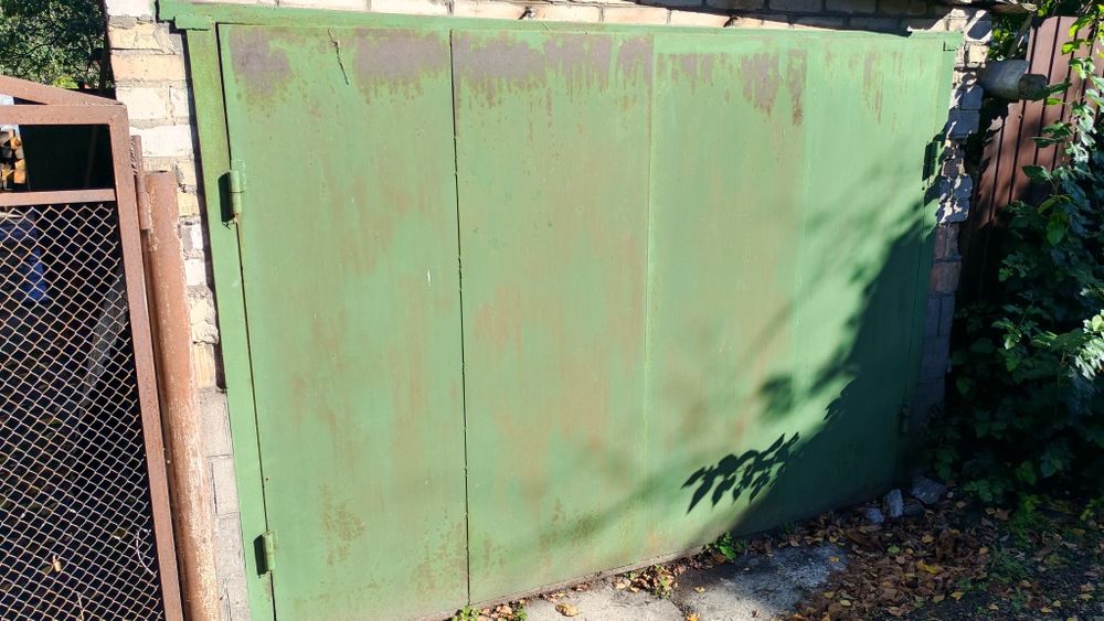 Ворота гаражні розпашні металеві