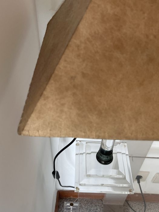 Conjunto mesa d apoio e candeeiro ACRILICO