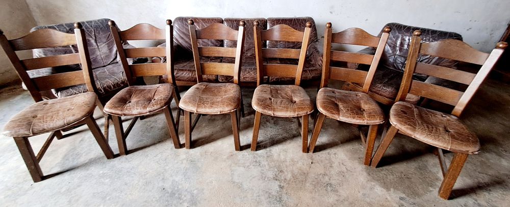 Mesa e cadeiras de sala - Estilo Holandês - Usado