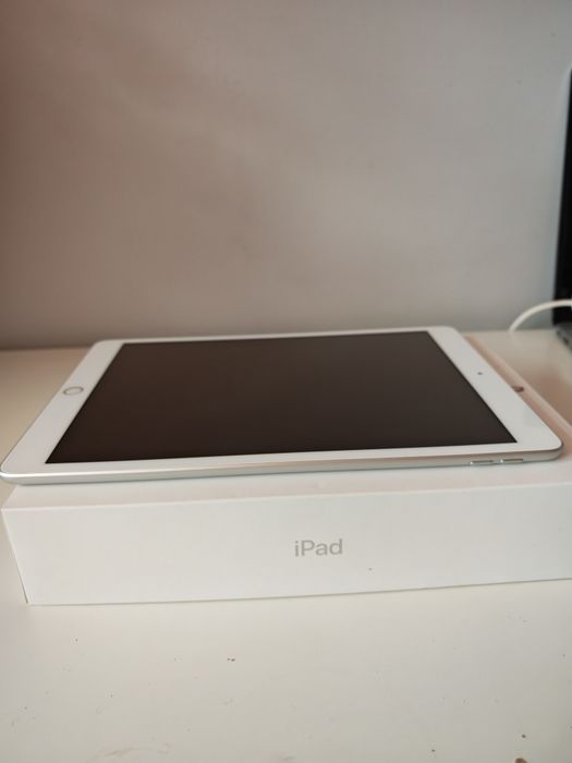 Tablet APPLE iPad 10.2" 8 gen. 32 GB Wi-Fi Srebrny