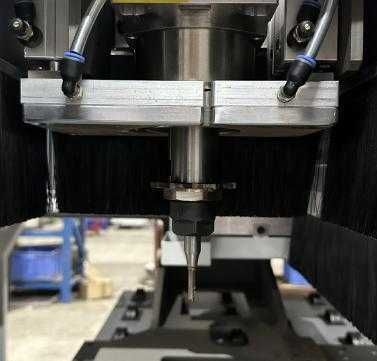 Свердлильно-присадочний верстат з ЧПУ HOLD HB621CG обробка з 6 сторін