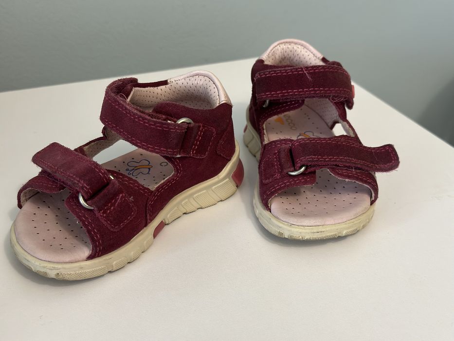 Босоніжки для дівчинки ecco