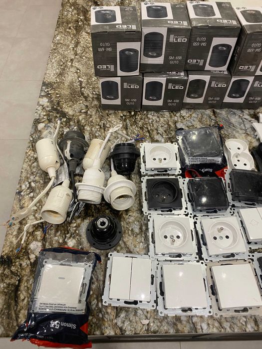 Zestaw osprzętu Simon 54 i opraw LED GU10 - Wyprzedaż po budowie!