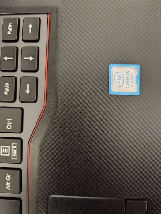 Fujitsu Lifebook E548 I5-8250U 8/256 ddr4