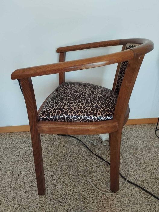 Poltrona com estofo novo