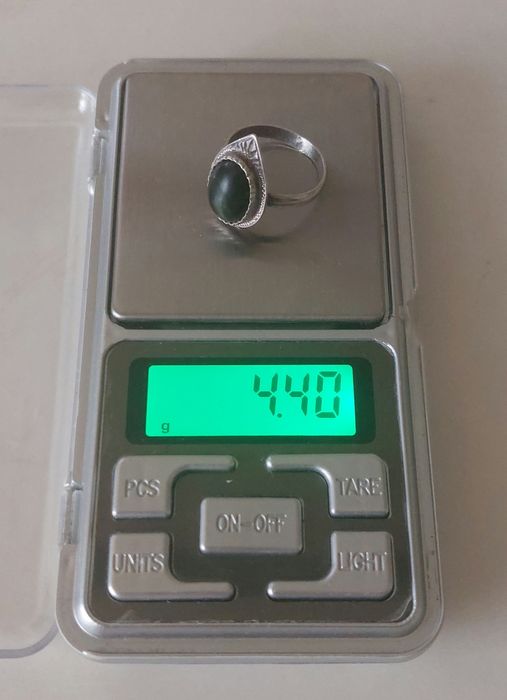 Серебряное кольцо с нефритом. Проба 925.