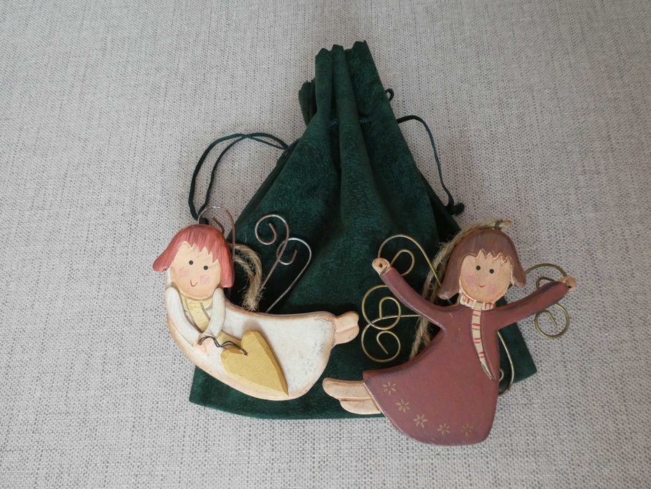 Conjunto de Dois Anjos Decorativos de Natal em Madeira