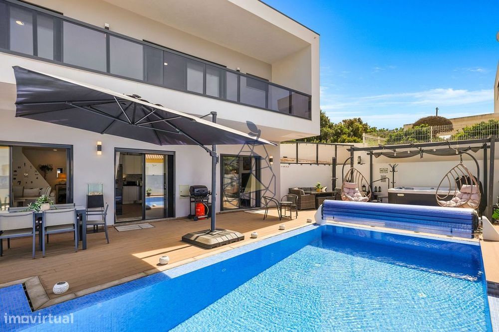 Independent Villa with Swimming Pool and Garage in Monte Canelas - Portimão