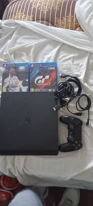 Ps4 slim como nova com 2 jogos e todos os fios e um comando