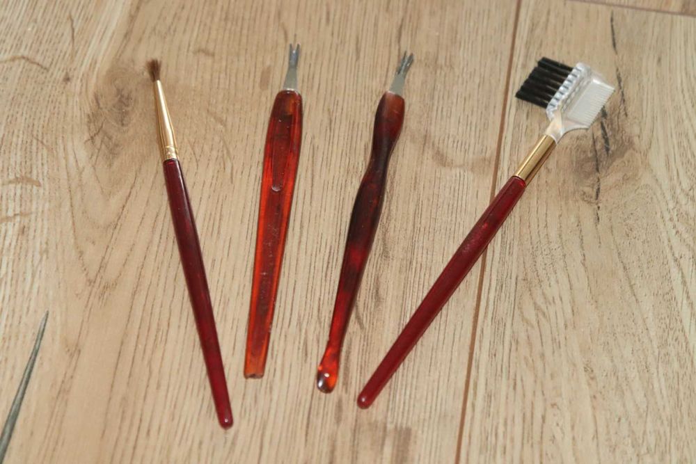 Nowe przybory kosmetyczne w etui