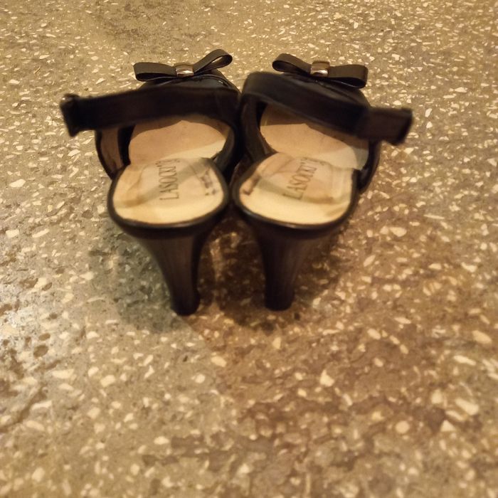 Buty sandały na małym obcasie skórzane