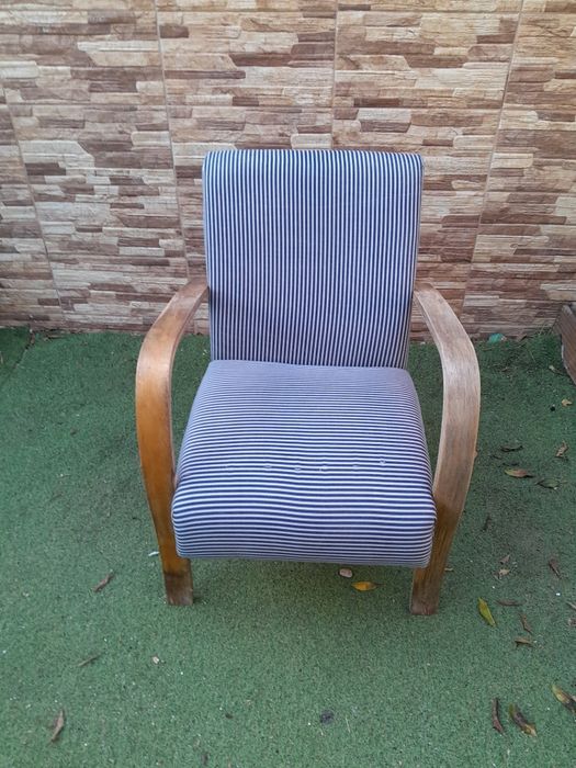 Cadeirão vintage com dus rodas