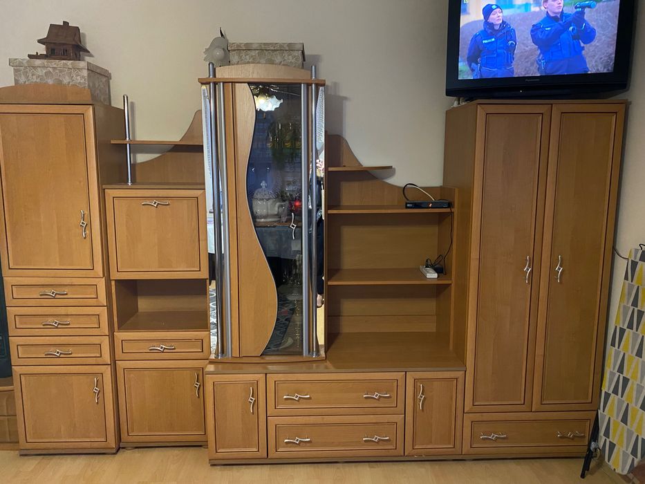 Meblościanka z komodą + stolik