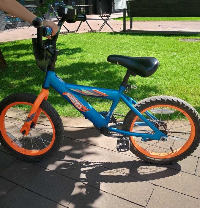 Продам дитячий велосипед Hot Wheels на вік 4-7 років.