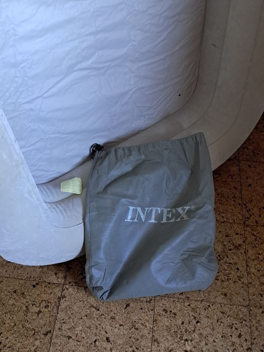 Colchão insuflavel Intex