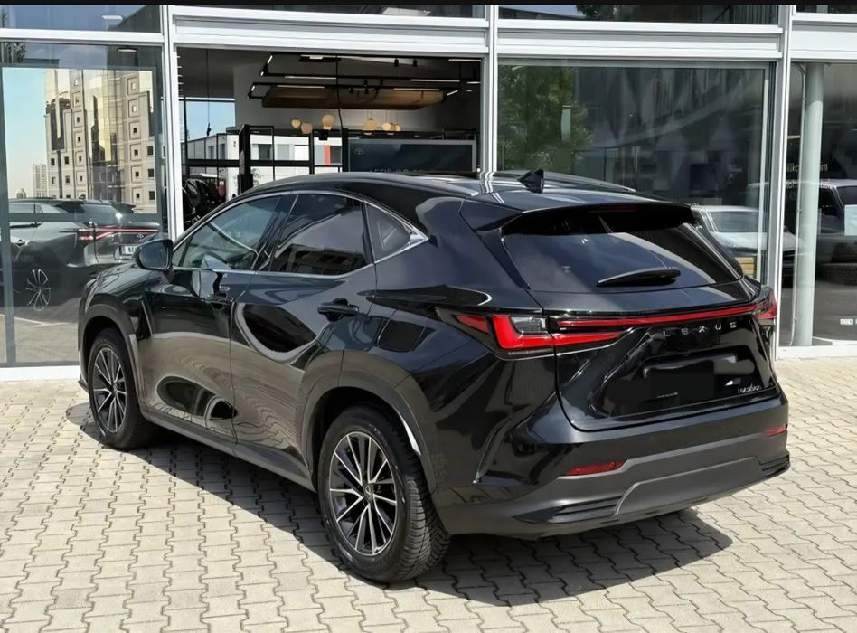 Гибрид Lexus NX350H 2022 года расход 6л.