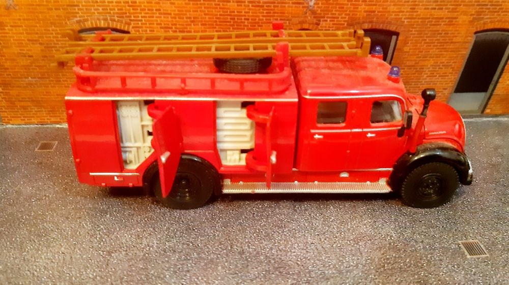 Magirus Deutz bombeiros, SIKU escala 1/50