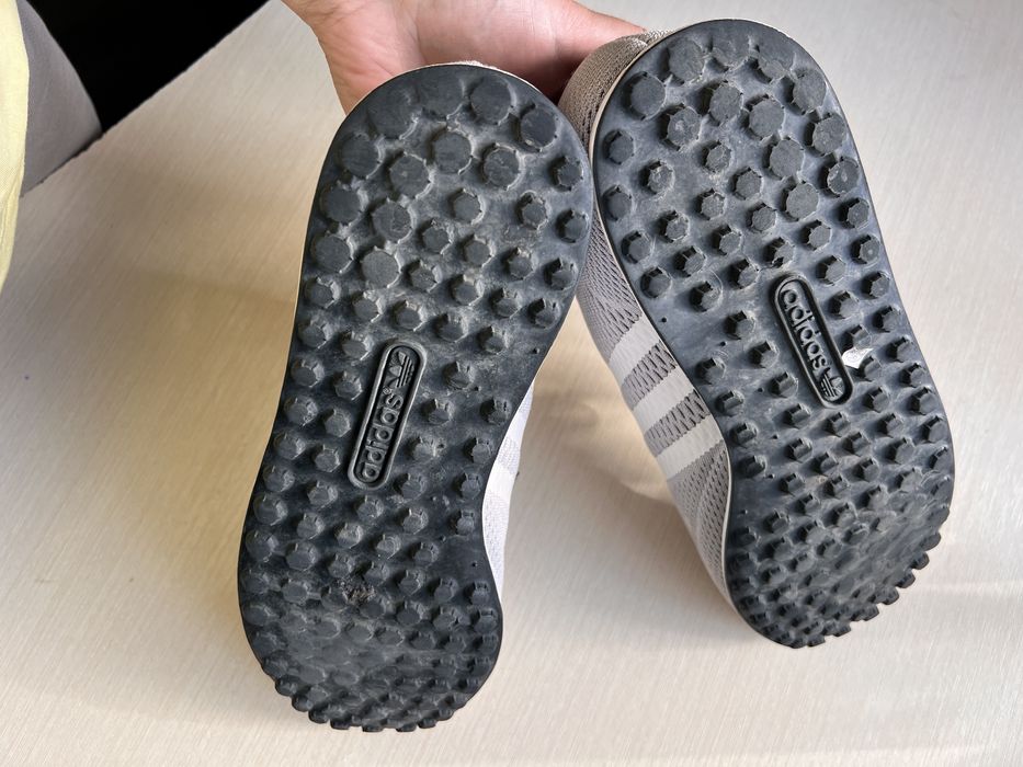 Кросівки жіночі adidas