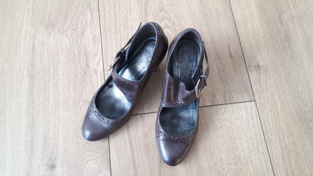 Buty skórzane na obcasie