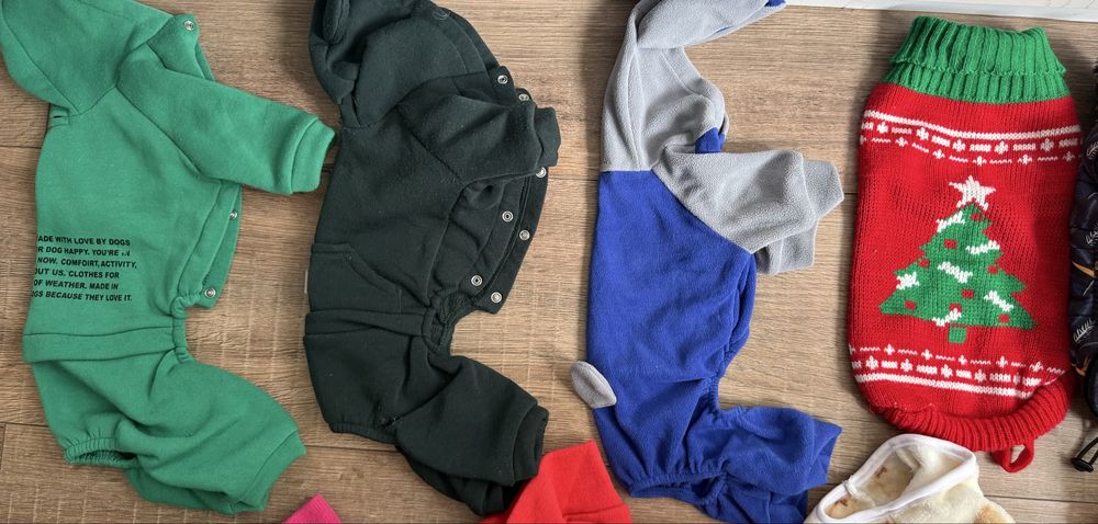 Одяг для собак жилетка, пончо, костюм