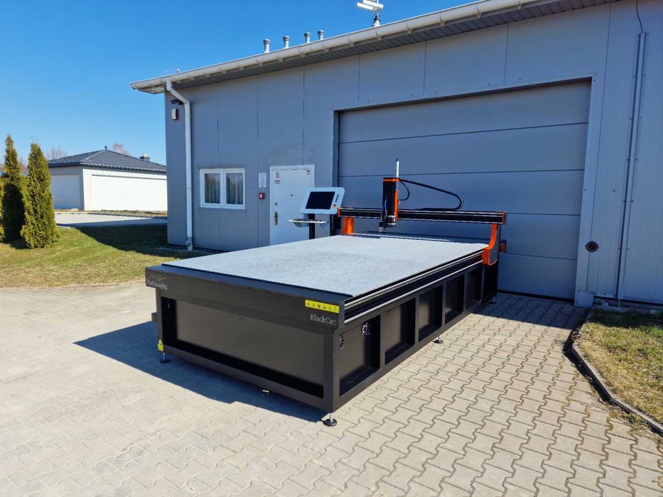Ploter CNC BlackCut – ploter oscylacyjny do kartonu, pianki i tworzyw