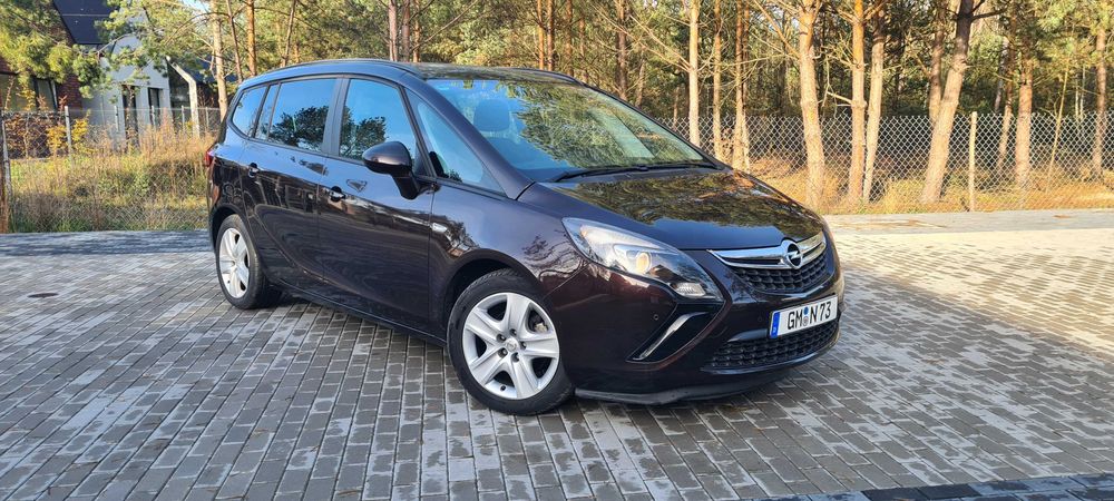 Opel Zafira***Benzyna***7 osób