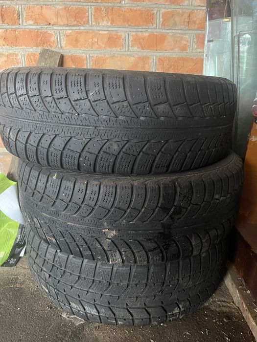 Резина зима 215/65 R16 в дуже гарному стані