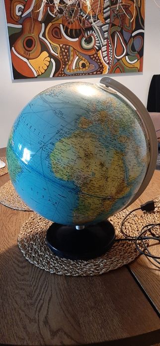 Globo terrestre em excelente estado
