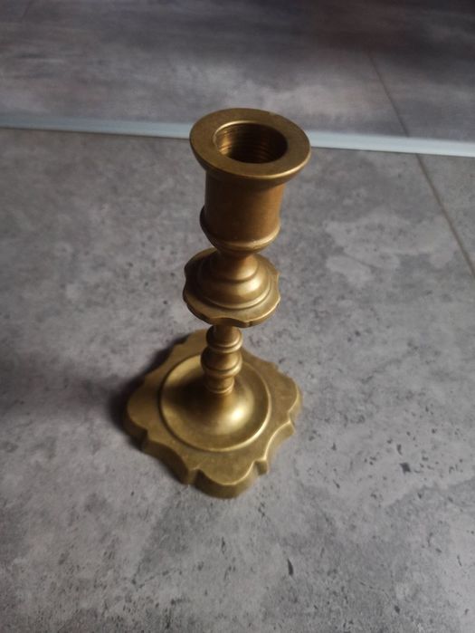 Латунний підсвічник.
