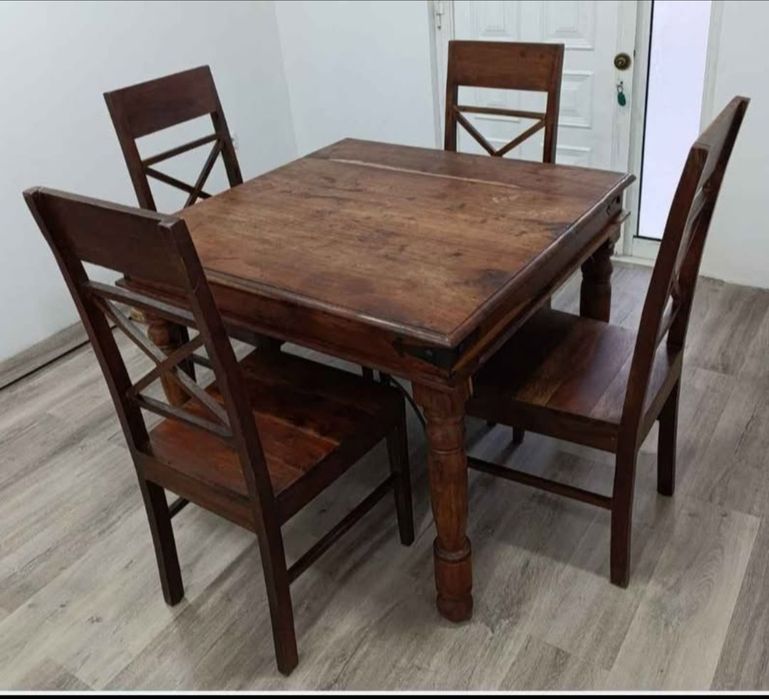 Mesa de madeira tropical maciça