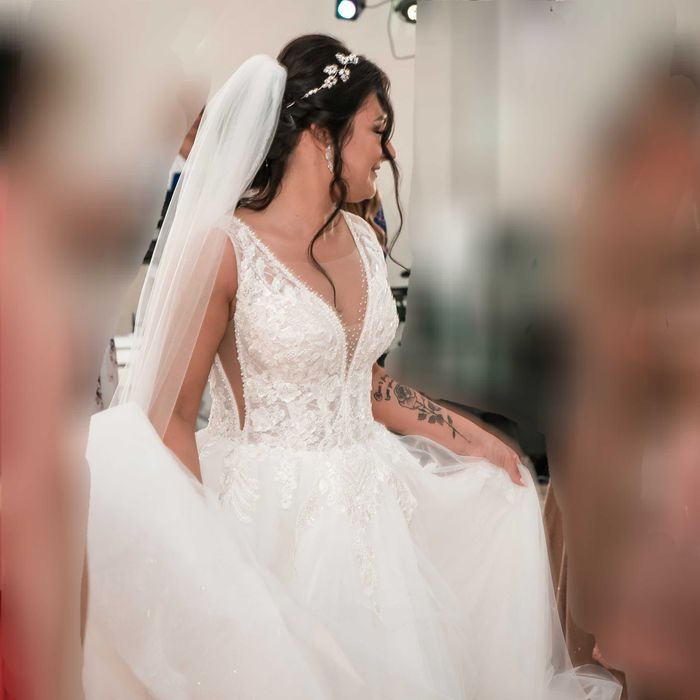 Suknia ślubna bogato zdobiona