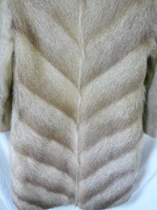 Casaco comprido em pelo natural