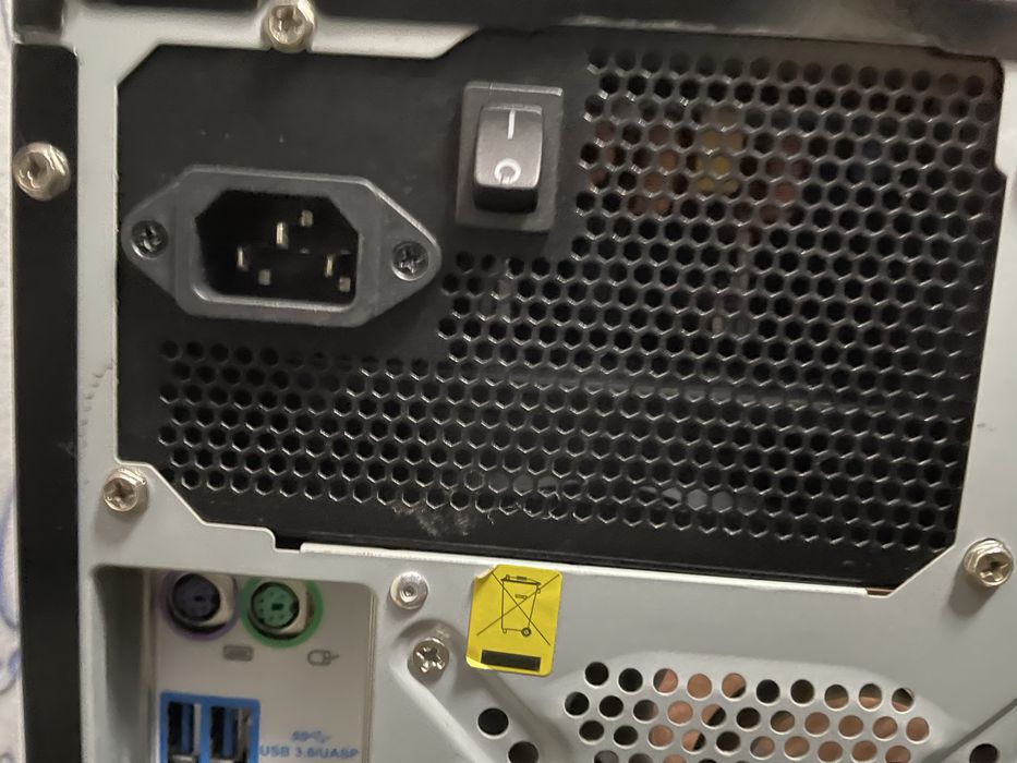 Продам Блок живлення 600w qube