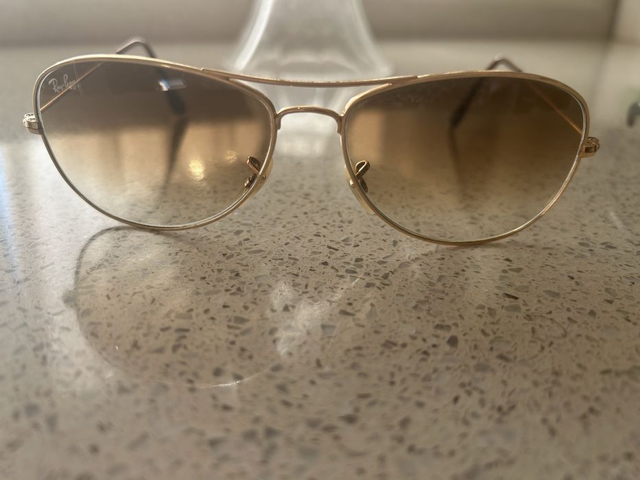 Vendo dois pares de óculos de sol Ray-Ban usados