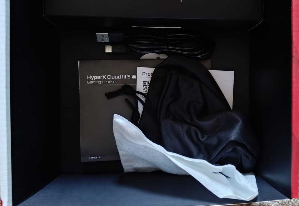 HyperX Cloud III Wireless completos com caixa