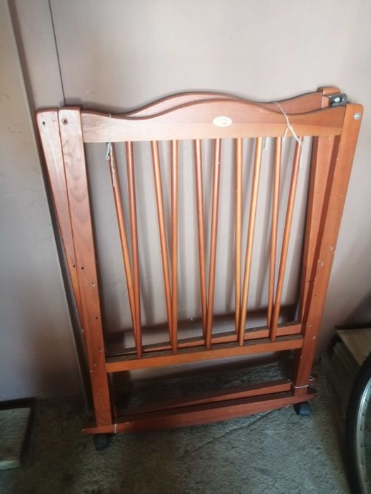 Дитяче ліжко (кроватка)