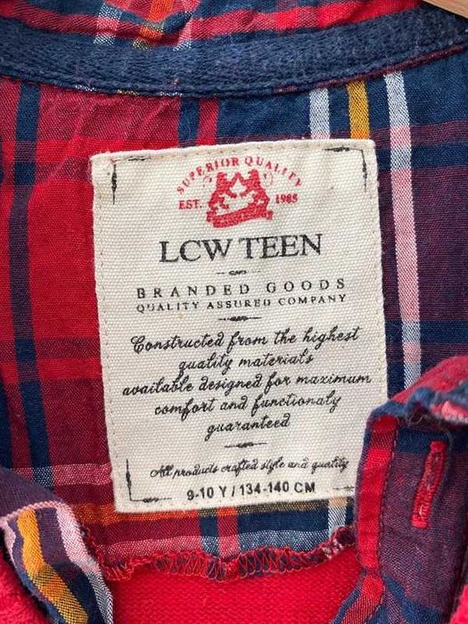 Chłopięcy sweterek z wszytym kołnierzykiem 140