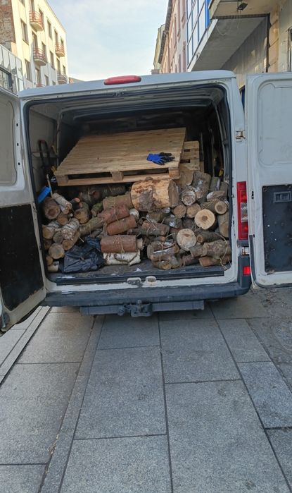Przeprowadzki , przewóz , transport , wywóz , opróżnianie .