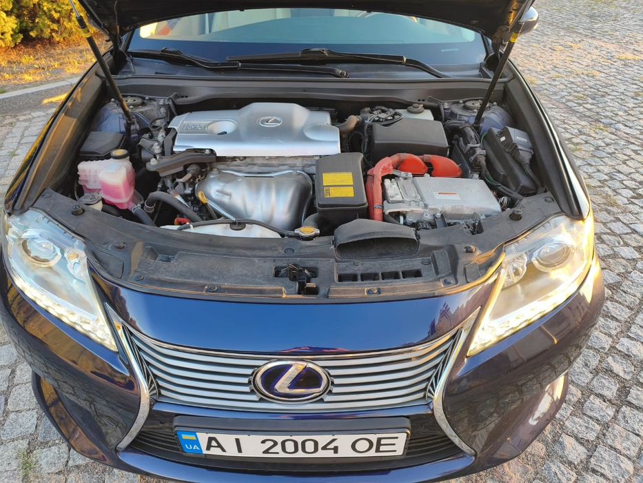 Продам lexus es 300h