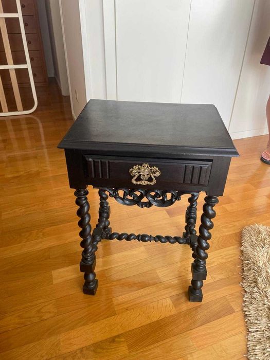 Mobilia de quarto em madeira maciça