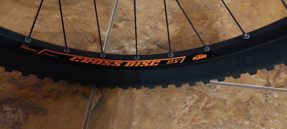 Bicicleta KTM 27,5 em carbono