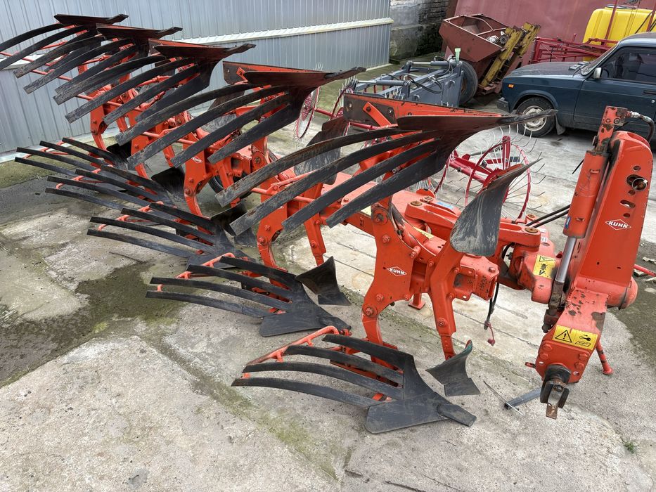 Плуг оборотний Kuhn